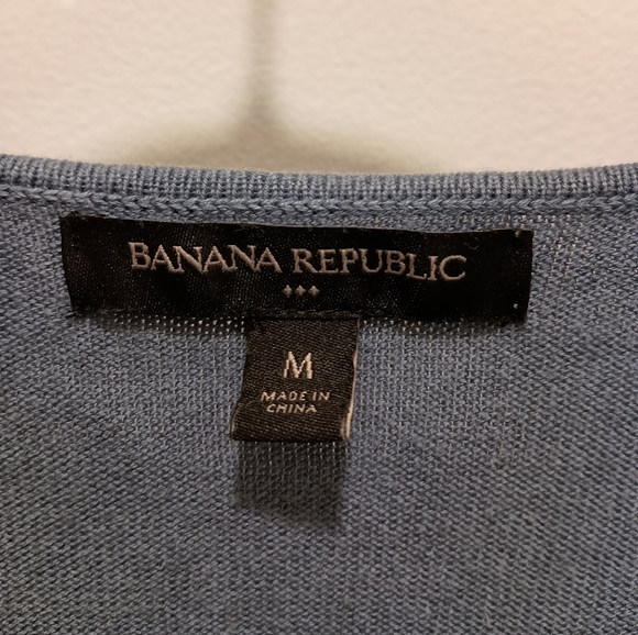 Banana Republic, 3/4 sleeve, V neck sweater. Size medium - Picture 2 of 3
